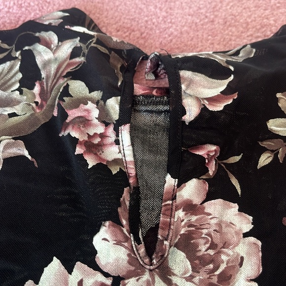 Sheer Floral Bodysuit Size M - Picture 9 of 9
